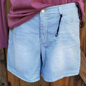 NWOT Workshop striped  shorts size 10